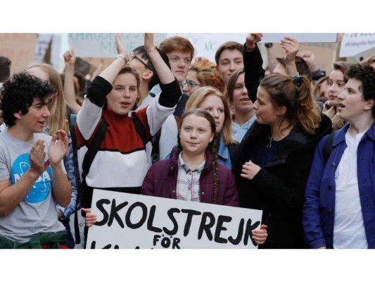 Poco a poco más personas se unieron a ella en su protesta y se empezaron a llevar a cabo Fridays for Future, que pronto se convirtió en un movimiento global en contra del cambio climático.