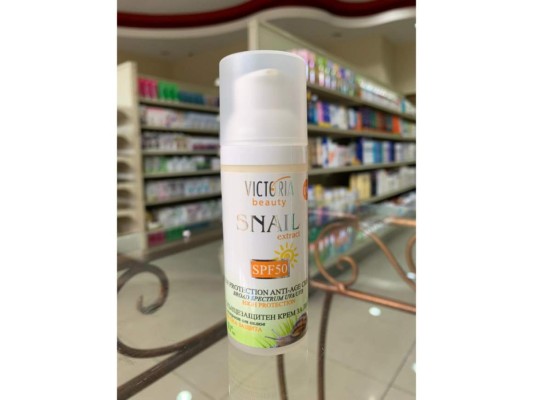 Snail extract es una espuma facial de limpieza profunda con extracto de caracol de jardín, refresca, aclara y unifica la tez. Puedes adquirirlo en FEDCO.
