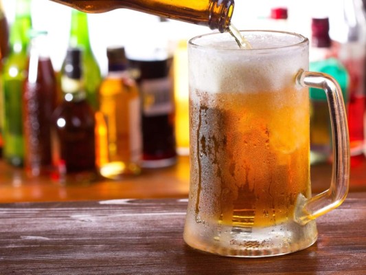 Investigadores de la Universidad de Western Ontario, descubrieron que los polifenoles que contiene una lata de cerveza poseen propiedades antioxidantes capaces de prevenir enfermedades cardíacas.