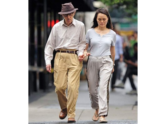 El director de cine Woody Allen, no le importo meterse con la hija adoptiva que Mía Farrow tenía con su anterior marido. Todo esto salió a la luz en 1992, y desembocó en el divorcio entre el cineasta y la actriz. En la actualidad Woody mantiene una relación con la asiática que es menor 35 años que él.