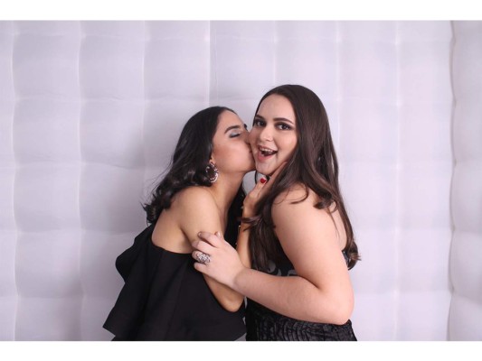 Para capturar los momentos más espontáneos el Estilo Photo Booth se hizo presente en la Prom de la Escuela Episcopal