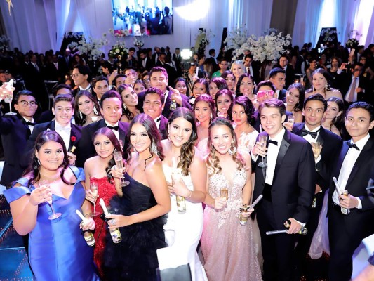 Momentos capturados por el lente de Estilo: Prom Night Academia Los Pinares 2019  