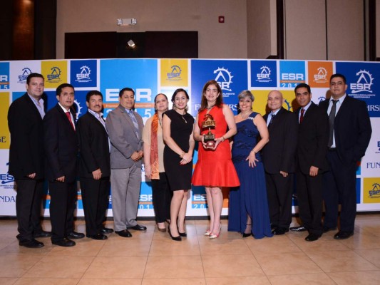 Ejecutivos del Grupo OPSA, Leonardo López, Dennis Oliva, José Orlando Matamoros, Héctor Suazo, Ana María Reyes, Carmen Sánchez, Ruth Marie Sabillón, Arlene Castellón, Rodolfo Flores, Héctor Mejía y Erick Martínez.