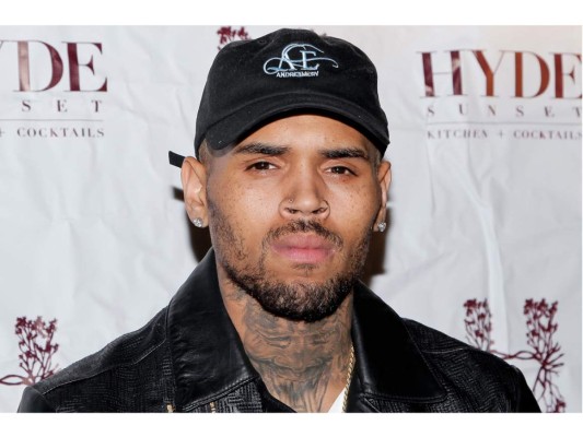 Orden de alejamiento para Chris Brown por acosar a una mujer