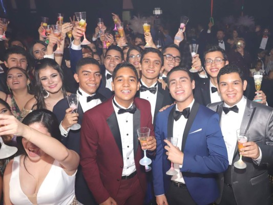 Los Seniors de la Dowal School 2019 celebran su Prom al estilo años 20s