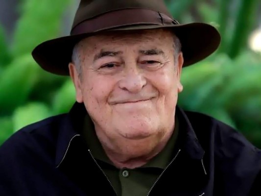 35-Bernardo Bertolucci: director de cine y guionista Italiano, falleció el 26 de noviembre a los 77 años de edad a causa del cáncer