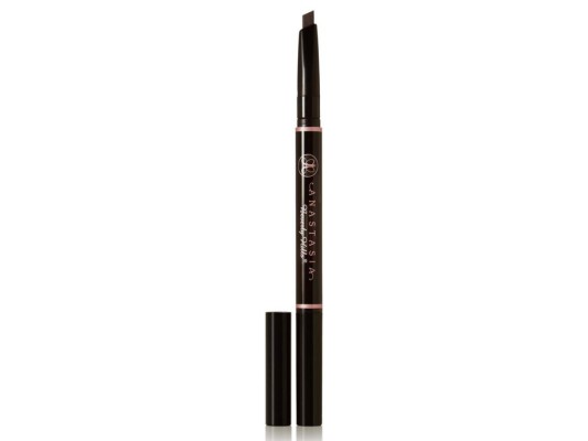 <br/>Delineador: Miradas glam<br/>Después de aplicar sombras y el rimmel, dale forma y definición a tus ojos con el delineador. Aplícalo lo más cerca posible de las pestañas para que no quede un espacio entre ambos. Si eres mayor de 30 años prefiere un trazo discreto, para no endurecer la mirada.