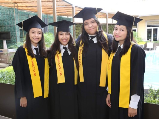 Firma de acta de Lincoln School generación 2017