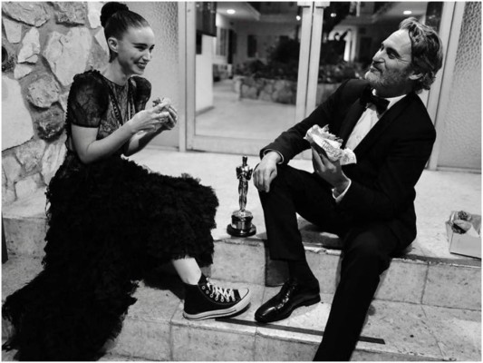 Joaquin Phoenix junto a Rooney Mara su actual pareja