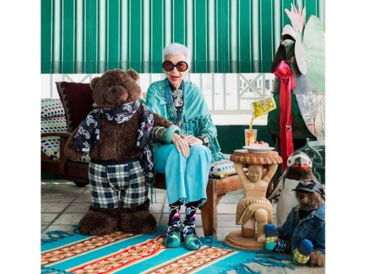 Iris Apfel diseña línea de calcetines