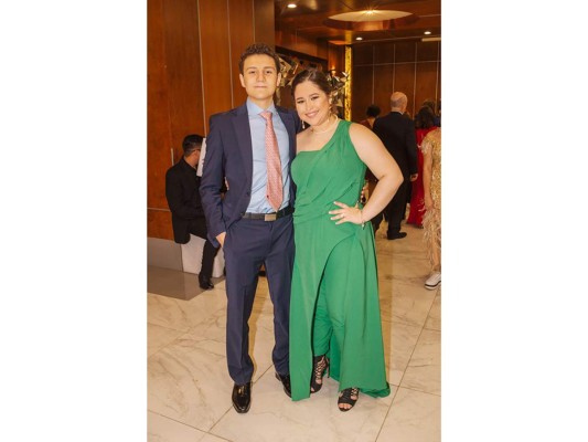 Angel Gómez y Sofia Fiallos.