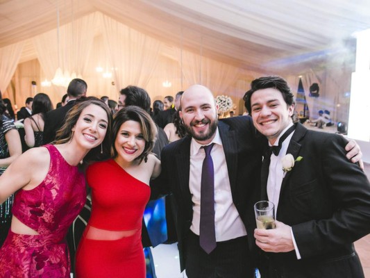 Christian y Carol celebran romántica boda