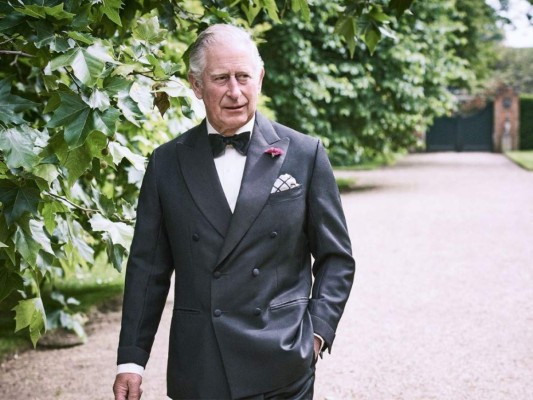 Príncipe Charles podría aparecer en nueva película de James Bond