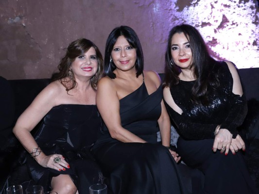 Elzzetet Casanova, Titi Tróchez y Gloria Abudoj