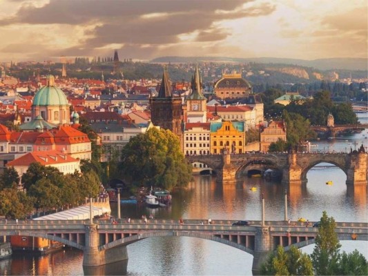 Praga, Republica Checa<br/>Unos de los destino más famosos en épocas navideñas, por su Plaza de la ciudad Vieja de Belén.<br/>