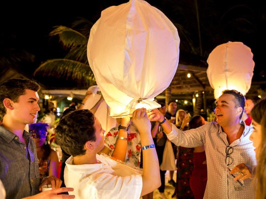 La espectacular noche en el Paradise Beach hotel