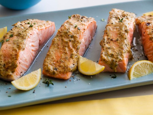 2 1/2 oz de Salmón al horno o asado (99 Calorías)