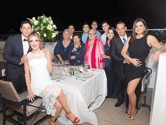 Virgilio Bueso y Camila Egas se casan por lo civil
