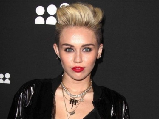 En 2013 nuevamente terminaron su relación, Liam fue captado besando a Eiza González, y aunque no hubo un noviazgo formal, las críticas los acosaron por muchos meses, mientras que Miley comenzó una etapa alocada, y su vida estuvo llena de polémicas.