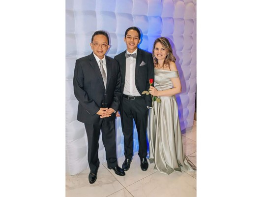 Carlos, Carlos Andrés y Marcela Amaya.
