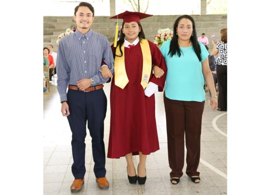 Entrega de títulos Mayan School II parte