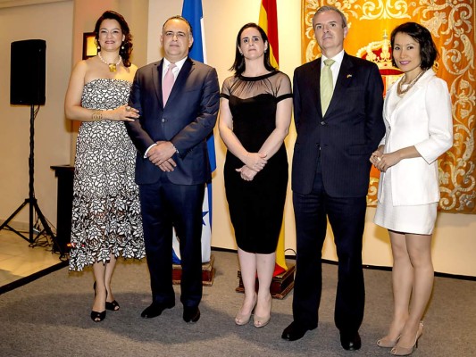 Elegante velada para celebrar la Fiesta Nacional de España  