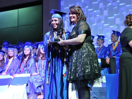 Emocionante noche de graduación de la International School