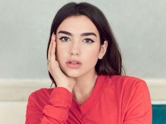 Dua Lipa llora en concierto al ver expulsados a sus fans de la comunidad LGTBI