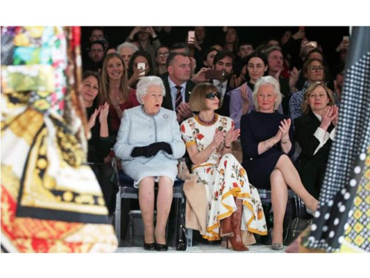 La Reina Isabel y Anna Wintour juntas en el London Fashion Week