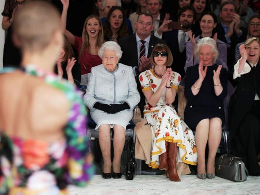 La Reina Isabel y Anna Wintour juntas en el London Fashion Week