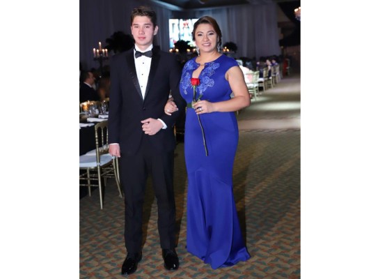 Desfile de padres e hijos de la International School