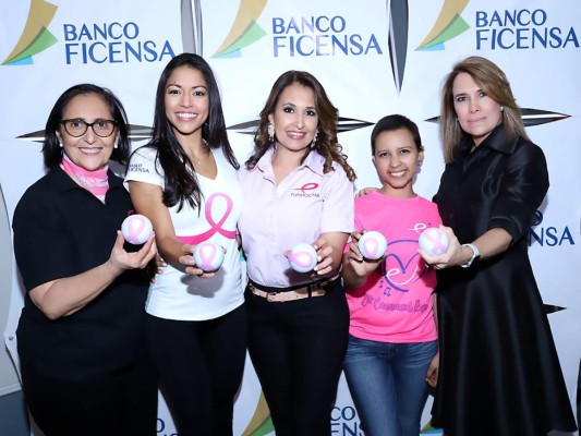 Rosemonde Abedrabbo, Nora Erazo, Karen Mendoza, Angélica Rivera y Maureen Higgins (fotografías: Hector Hernández)