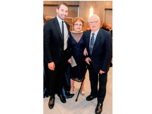 Lisandro Mejía y Sandra Torres celebran ceremonia eclesiástica