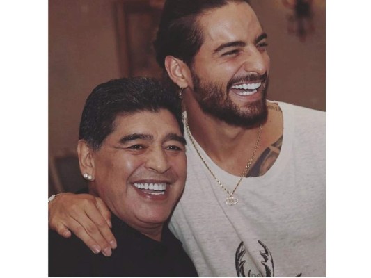 Critican a Maluma por video con Maradona