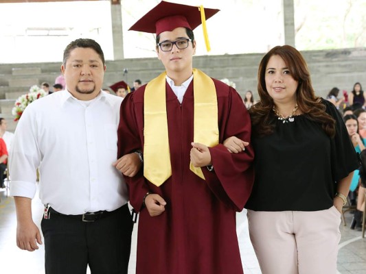 Entrega de títulos Mayan School II parte