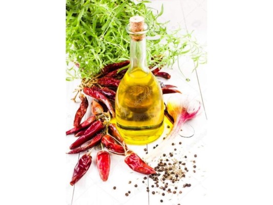 Aceite de oliva y pimiento rojo: El aceite de oliva y el pimiento rojo es una receta antigua que durante años ha ayudado a combatir la pérdida de cabello.
