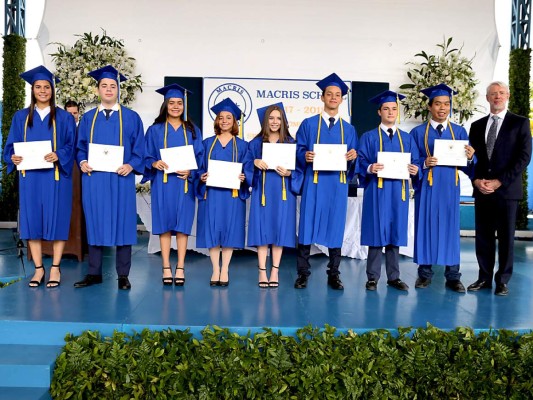 Entrega de títulos Macris School