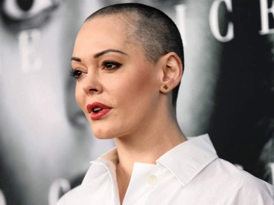 Rose Mcgowam actriz estadounidense fue de las primeras portavoces de las denuncias por acoso sexual en Hollywood y ha mantenido su filosofía de apoyo a las víctimas de este problema