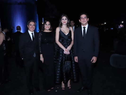 Luis Reyes, Valeria Rios, Pamela y Mauricio Oliva