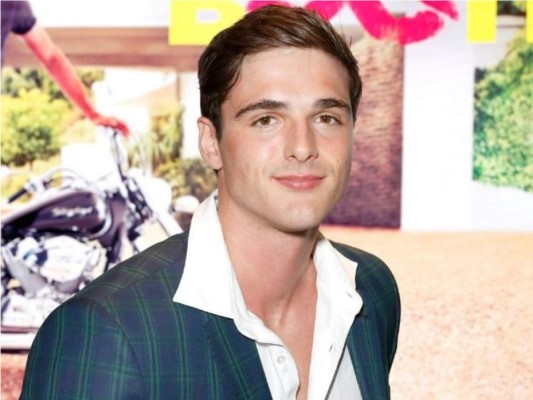 Jacob Elordi: Este actor interpretó a Noah Flynn en la película ''The Kissing Booth'', desde entonces se ha convertido en uno de los galanes más buscados en redes sociales. Su interpretación junto a la famosa Joey King han hecho que todo el mundo lo ame.