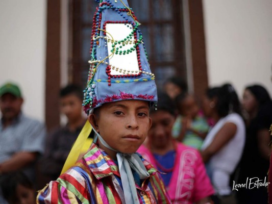 Los habitantes de Gracias manifiestan el orgullo de sus raíces lencas, rindiendo ademas homenaje al mítico cacique Lempira en una fiesta llena de color y tradición