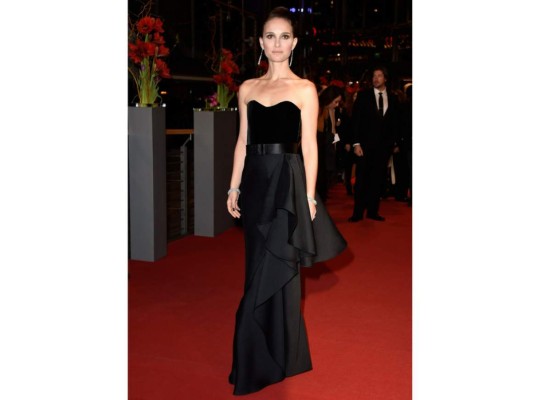 Sencillamente espectacular en un black dress by Lanvin en el estreno de Knight Cups en 2015