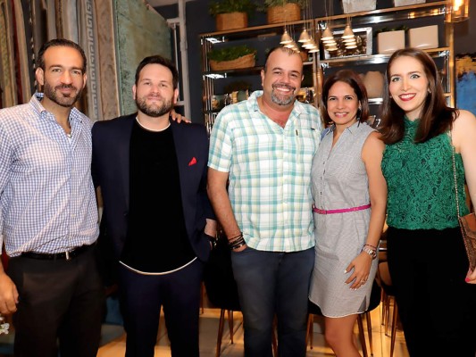 Así se vivió la exposición de Sergio Llanes en Veranda Loft y Anticuario  