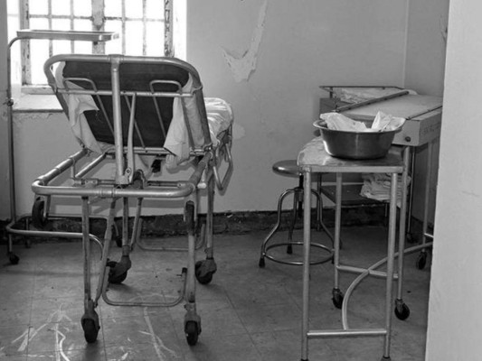 A pesar de estar abandonado, parece que los pacientes nunca se fueron: gritos desgarradores, apariciones, sombras y ruidos inexplicables se pueden escuchar por los pasillos. ¡Perfecto para investigadores paranormales! Despídete de tu familia antes de asistir, dicen que algunas personas no regresan.