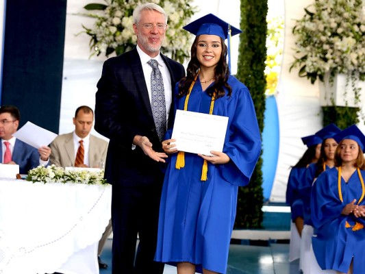 Entrega de títulos Macris School