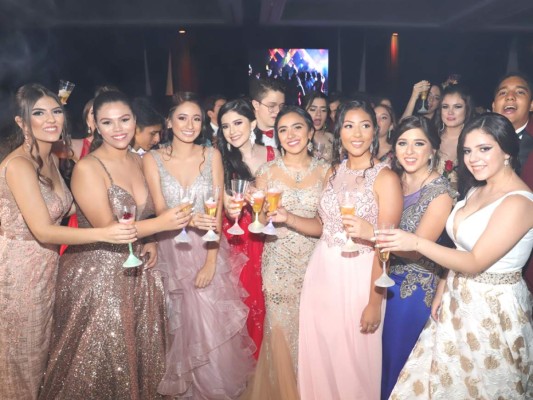 Los Seniors de la Dowal School 2019 celebran su Prom al estilo años 20s