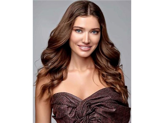 Yelyzaveta Yastremska, Miss Ucrania. Tiene una licenciatura en marketing y recursos humanos y estudia filosofía y meditación en una academia en India.