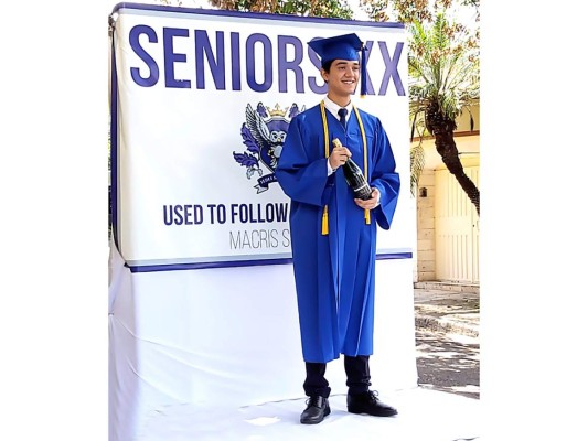 Seniors 2020 de Macris School listos para su graduación