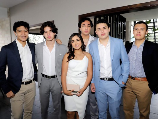 José Quan, Yahir Burgos, Sofia Reyes, Julian Hernandez, Cesar Meza y Samuel Reyes