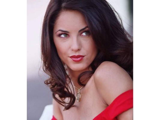 Rubí. <br/>Este novela está protagonizada por Bárbara Mori junto a Eduardo Santamarina, Sebastián Rulli y Jacqueline Bracamontes. está basada en una historieta homónima hecha por Yolanda Vargas Dulché. <br/>